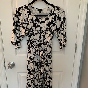 Ann Taylor black and white tie front dress